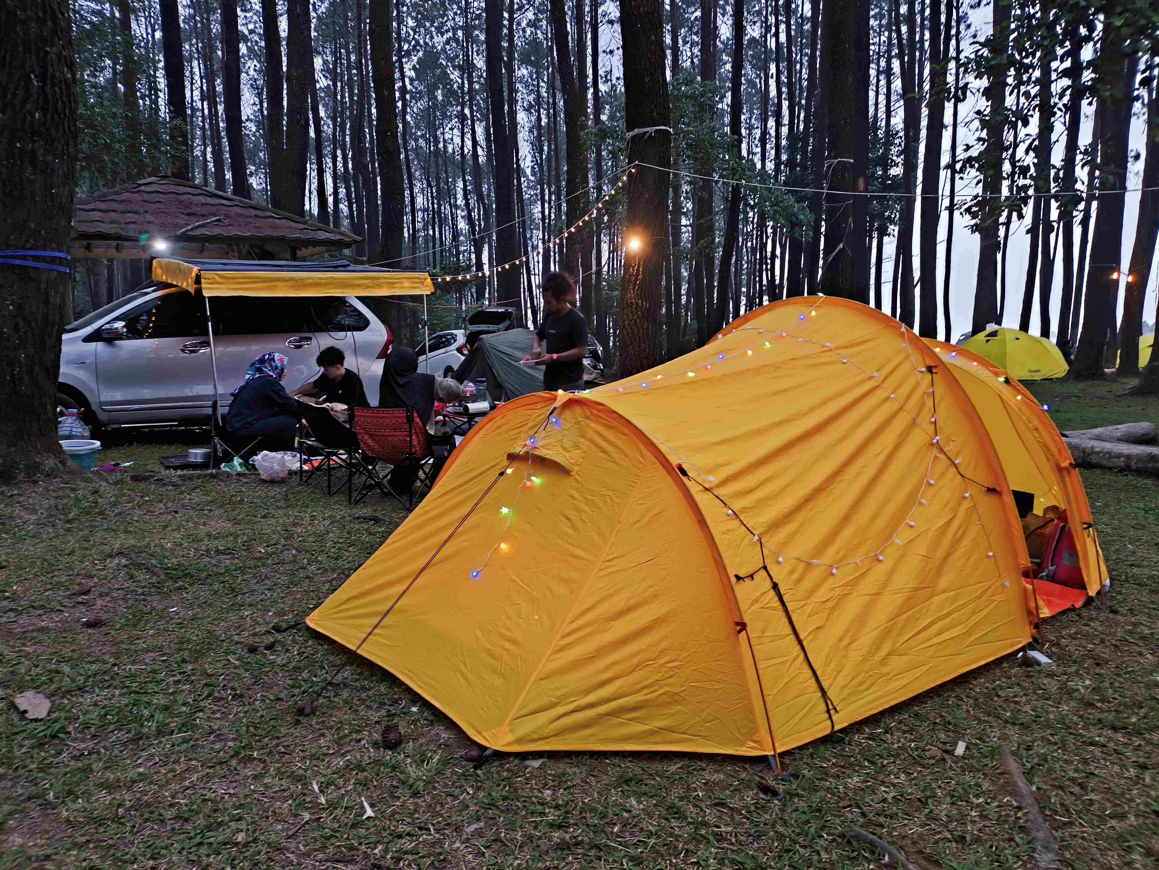 Kemping seru bersama keluarga